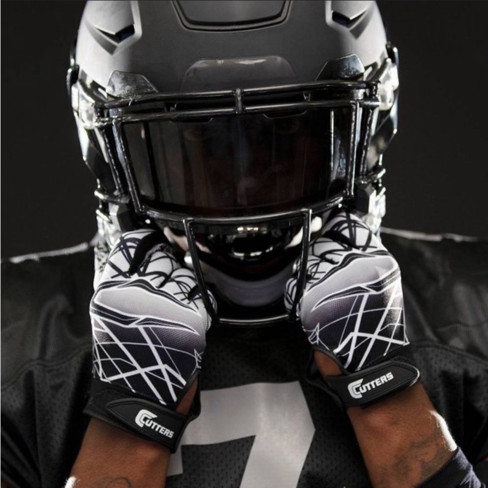 ⭐️4/$20Cutters Football Super sticky Grip Youth Gloves.